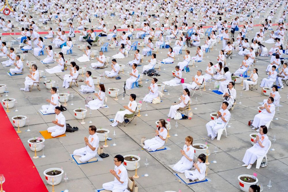 ภาพ No.252944:วันที่ 10 ตุลาคม พ.ศ. 2568 พิธีปลูกต้นทรัพย์บานชื่น ณ ลานธรรม วัดพระธรรมกาย