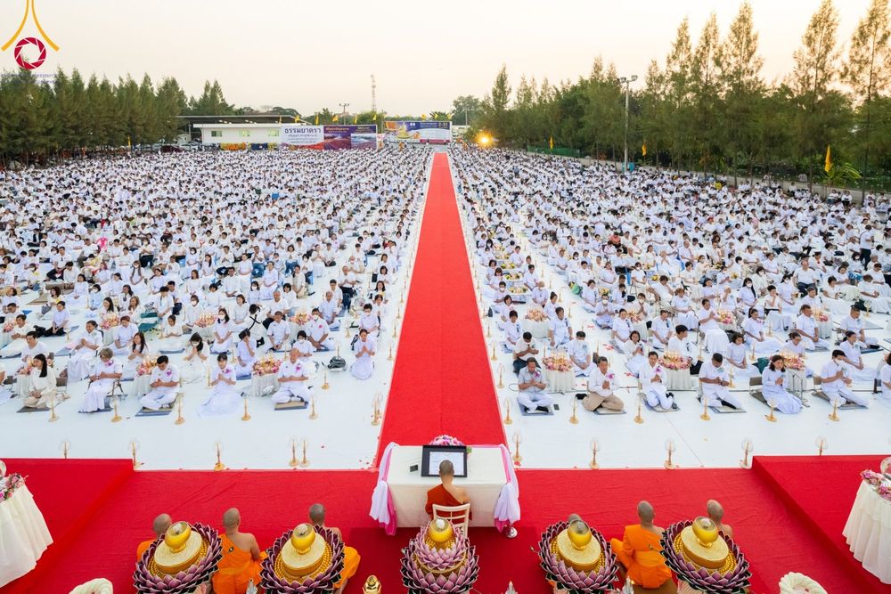 ภาพ No.109625:พิธีจุดประทีปถวายเป็นพุทธบูชา และบูชาธรรมมหาปูชนียาจารย์ วันที่ 10 มกราคม พ.ศ. 2567 ณ อนุสรณ์สถานคลองบางนางแท่น อ.สามพราน จ.นครปฐม