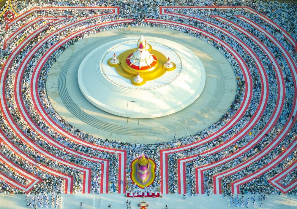 ภาพ No.193008:พิธีตักบาตรพระธรรมยาตรา ณ อนุสรณ์สถานคลองบางนางแท่น อ.สามพราน จ.นครปฐม ในโครงการธรรมยาตรา กตัญญูบูชา มหาปูชนียาจารย์ พระมงคลเทพมุนี(สด จนฺทสโร) พระผู้ปราบมาร อนุสรณ์สถาน 7 แห่ง ปีที่ 13 วันที่ 11 มกราคม พ.ศ.2568