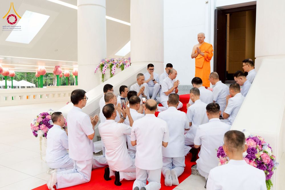 ภาพ No.223911:วันอาทิตย์ที่ 11 พฤษภาคม พ.ศ. 2568 พิธีอุปสมบทสามเณรเปรียญธรรมอุปสมบทอุทิศชีวิต 9 รูป อุบาสก 1 ท่าน ณ อุโบสถพระไตรปิฏกวัดพระธรรมกาย