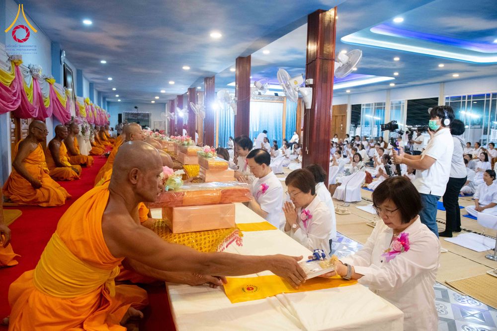 ภาพ No.295837:วันที่ 17 มกราคม พ.ศ. 2569 พิธีถวายภัตตาหารเป็นสังฆทาน แด่พระธรรมยาตรา ณ วัดโบสถ์บน ต.บางคูเวียง จ.นนทบุรี อนุสรณ์สถานลำดับที่ 4 สถานที่เกิดด้วยกายธรรม ในโครงการธรรมยาตรา กตัญญูบูชา มหาปูชนียาจารย์ พระมงคลเทพมุนี(สด จนฺทสโร) พระผู้ปราบมาร อนุสรณ์สถาน 7 แ