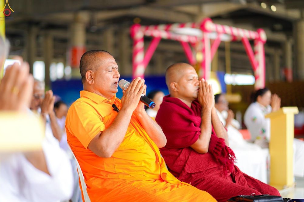 ภาพ No.345179:วันที่ 7 - 19 สิงหาคม พ.ศ.2569 ต้อนรับชาวต่างชาติเยี่ยมชมวัดพระธรรมกาย