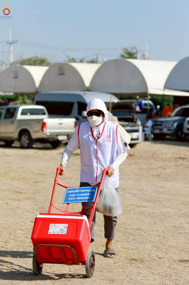 ภาพ No.306683:ภาพเบื้องหลังอาสาสมัครรวมใจ ชุดที่ 5 ในโครงการธรรมยาตรา กตัญญูบูชา มหาปูชนียาจารย์ พระมงคลเทพมุนี(สด จนฺทสโร) พระผู้ปราบมาร อนุสรณ์สถาน 7 แห่ง ปีที่ 14