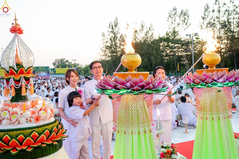 ภาพ No.292079:วันที่ 10 มกราคม พ.ศ. 2569 พิธีจุดประทีปถวายเป็นพุทธบูชา และบูชาธรรมมหาปูชนียาจารย์  ณ อนุสรณ์สถานคลองบางนางแท่น อ.สามพราน จ.นครปฐม ในโครงการธรรมยาตรา กตัญญูบูชา มหาปูชนียาจารย์ พระมงคลเทพมุนี(สด จนฺทสโร) พระผู้ปราบมาร อนุสรณ์สถาน 7 แห่ง ปีที่ 14