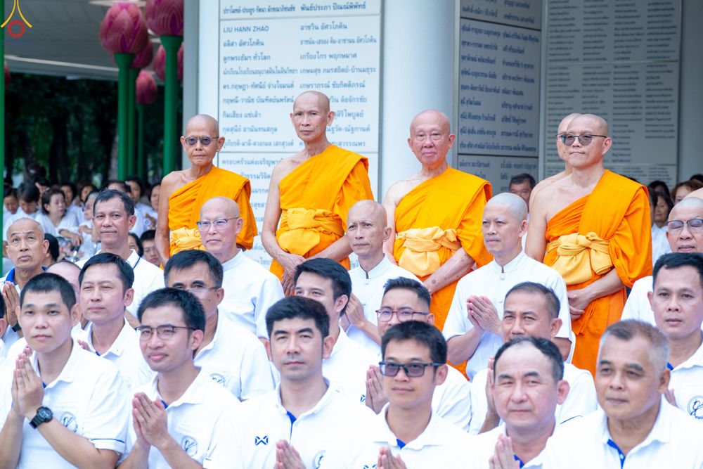 ภาพ No.330284:วันที่ 30 พฤษภาคม พ.ศ.2569 พิธีตัดปอยผมและปลงผม อุบาสกอุปสมบทอุทิศชีวิต 11 ท่าน ณ โบสถ์พระไตรปิฎก วัดพระธรรมกาย จังหวัดปทุมธานี