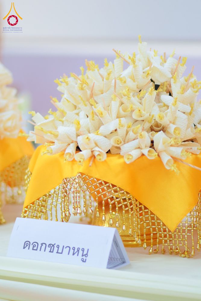 ภาพ No.327582:วันศุกร์ที่ 1 พฤษภาคม พ.ศ. 2569 รวมใจพสกนิกรชาวอำเภอคลองหลวง ประดิษฐ์ดอกไม้จันทน์ เพื่อใช้ในพิธีถวายดอกไม้จันทน์ในงานพระราชพิธีถวายพระเพลิงพระบรมศพ สมเด็จพระนางเจ้าสิริกิติ์ พระบรมราชินีนาถ พระบรมราชชนนีพันปีหลวง ณ วัดพระธรรมกาย