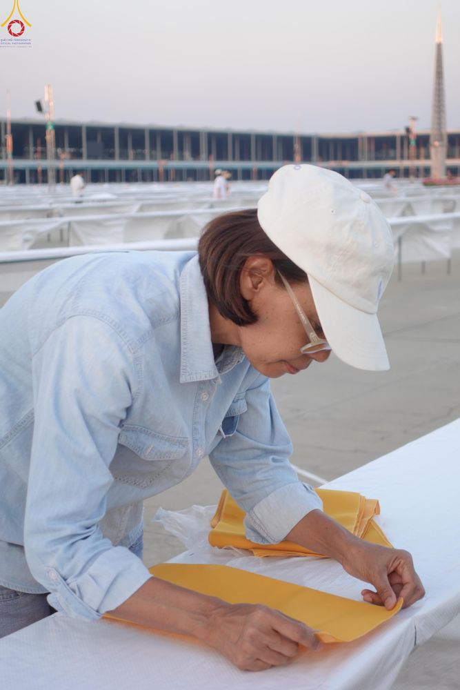 ภาพ No.321228:วันที่ 10-11 เมษายน พ.ศ.2569 การเตรียมกล่องไทยธรรม และการติดผ้ารับประเคน เพื่องานถวายมหาสังฆทาน 40,000 กว่าวัดทั่วประเทศ วันคุ้มครองโลก 22 เมษายน พ.ศ.2569 วัดพระธรรมกาย