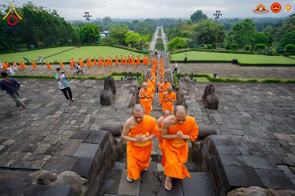 ภาพ No.280079:วันที่ 31 ธันวาคม พ.ศ. 2568 เดินธรรมยาตราที่บรมพุทธโธ อินโดนีเซีย