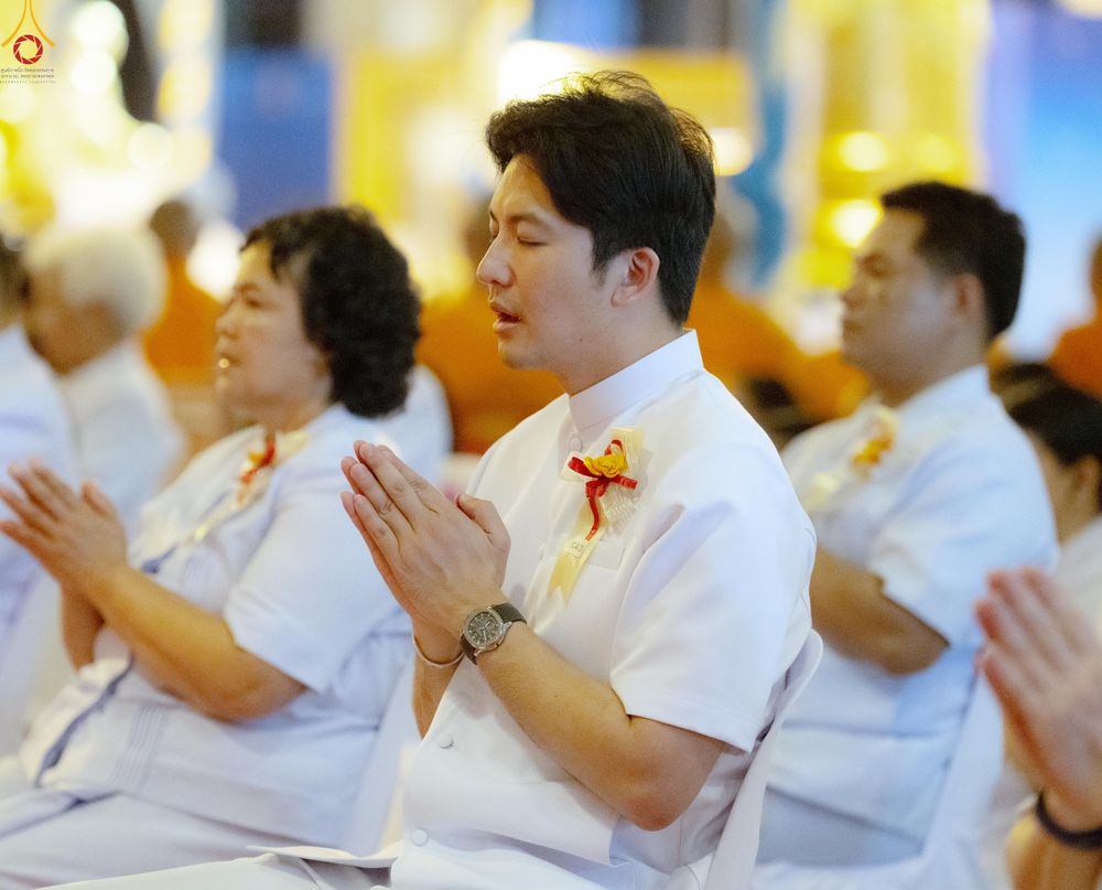 ภาพ No.331012:วันวิสาขบูชา อาทิตย์ที่ 31 พฤษภาคม พ.ศ.2569 พิธีจุดวิสาขประทีป , พิธีเวียนประทักษิณ  รอบพระมหาธรรมกายเจดีย์  และพิธีฉลองชัยสวดมนต์บทธัมมจักกัปปวัตนสูตร  ครบ 8,415,000,000 จบ ณ วัดพระธรรมกาย