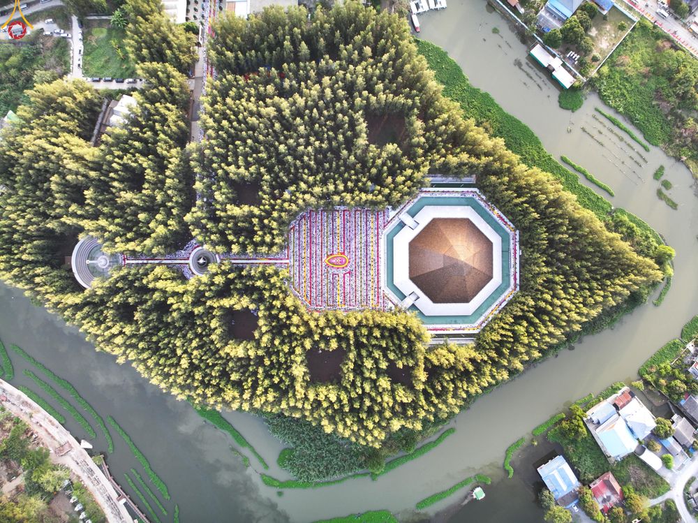 ภาพ No.287534:วันที่ 3 มกราคม พ.ศ. 2569 พิธีต้อนรับพระธรรมยาตรา ในโครงการธรรมยาตรา กตัญญูบูชา มหาปูชนียาจารย์ พระมงคลเทพมุนี(สด จนฺทสโร) พระผู้ปราบมาร อนุสรณ์สถาน 7 แห่ง ปีที่ 14 ณ อนุสรณ์สถานมหาวิหารพระมงคลเทพมุนี (โลตัสแลนด์) อ.สองพี่น้อง จ.สุพรรณบุรี