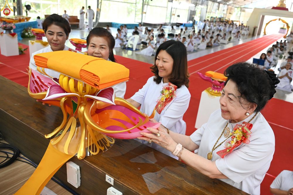 ภาพ No.283196:วันอาทิตย์ที่ 26 ตุลาคม พุทธศักราช 2568 พิธีทอดกฐินสามัคคี กตัญญูบูชาธรรมมหาปูชนียาจารย์ และโครงการกฐินทั่วไทย 30,000 วัด บูชาธรรม 81 ปีหลวงพ่อธัมมชโย  ณ ศูนย์อบรมเยาวชนอุตรดิตถ์