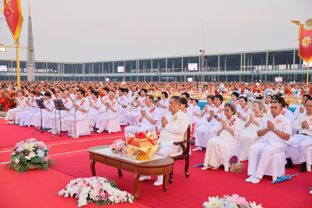 ภาพ No.324110:วันที่ 22 เมษายน พ.ศ.2569 (วันคุ้มครองโลก) พิธีถวายมหาสังฆทาน 40,000 กว่าวัดทั่วประเทศ ณ ลานธรรม พระมหาธรรมกายเจดีย์ วัดพระธรรมกาย