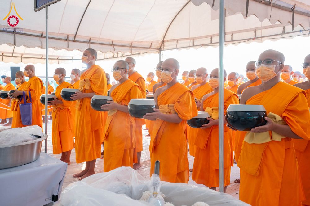 ภาพ No.297974:วันที่ 19 มกราคม พ.ศ. 2569 พิธีถวายภัตตาหารเป็นสังฆทาน แด่พระธรรมยาตรา ณ อนุสรณ์สถานบางปลา วัดบางปลา อำเภอบางเลน จังหวัดนครปฐม ในโครงการธรรมยาตรา กตัญญูบูชา มหาปูชนียาจารย์ พระมงคลเทพมุนี(สด จนฺทสโร) พระผู้ปราบมาร อนุสรณ์สถาน 7 แห่ง ปีที่ 14