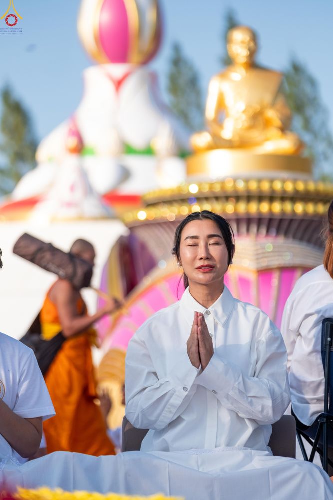 ภาพ No.290516:วันที่ 7 มกราคม พ.ศ. 2569 พิธีต้อนรับพระธรรมยาตรา ณ อนุสรณ์สถานลำดับที่ 2  สถานที่ตั้งมโนปณิธานบวชตลอดชีวิต อนุสรณ์สถานคลองบางนางแท่น (ภาพชุดที่ 2) อ.สามพราน จ.นครปฐม ในโครงการธรรมยาตรา กตัญญูบูชา มหาปูชนียาจารย์ พระมงคลเทพมุนี(สด จนฺทสโร) พระผู้ปราบมาร 