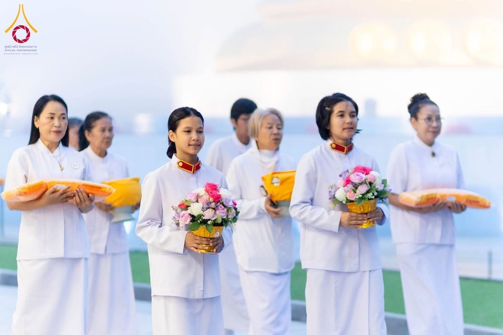 ภาพ No.298057:วันเสาร์ที่ 17 มกราคม พ.ศ. 2569 พิธีบรรพชาอุปสมบท โครงการอุปสมบทหมู่ บูชาธรรมครบ 117 ปี คุณยายอาจารย์มหารัตนอุบาสิกาจันทร์ ขนนกยูง  ณ อุโบสถพระไตรปิฎก วัดพระธรรมกาย