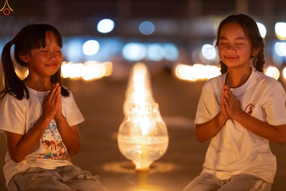 ภาพ No.308101:วันที่ 31 มกราคม พ.ศ. 2569 พิธีจุดประทีปธรรมถวายเป็นพุทธบูชา  และบูชาธรรมมหาปูชนียาจารย์ (ภาพชุดที่ 3) ณ วัดพระธรรมกาย ปทุมธานี ในโครงการธรรมยาตรา กตัญญูบูชา มหาปูชนียาจารย์ พระมงคลเทพมุนี(สด จนฺทสโร) พระผู้ปราบมาร อนุสรณ์สถาน 7 แห่ง ปีที่ 14