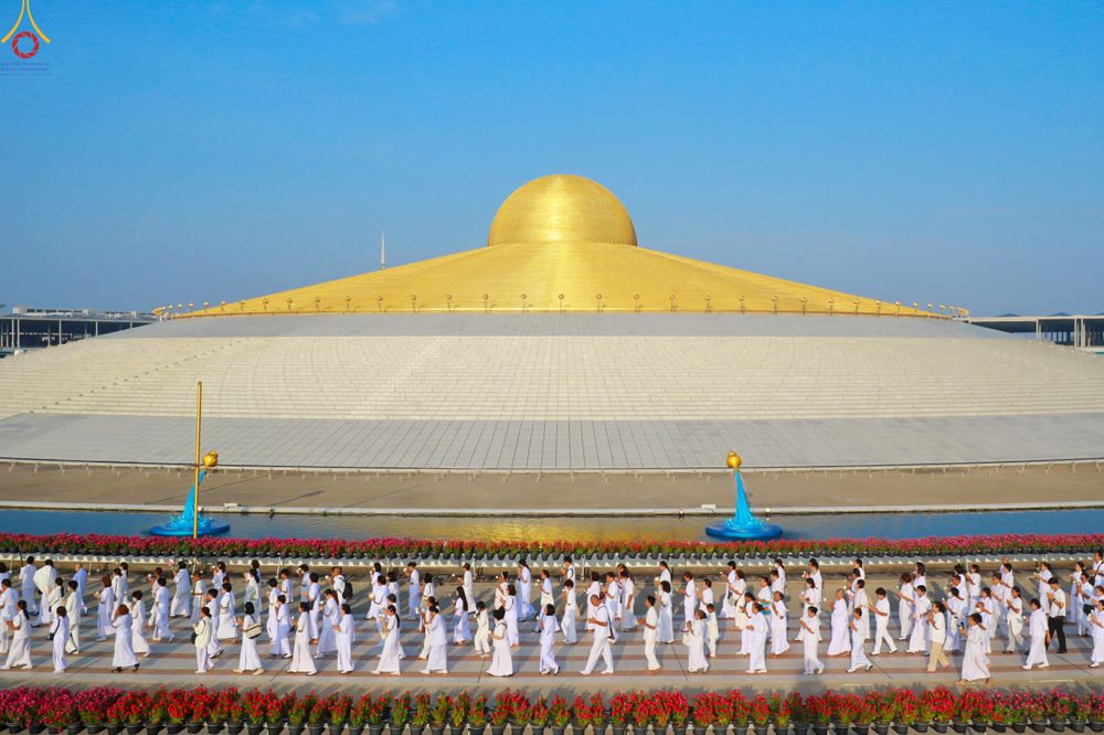 ภาพ No.330437:วันวิสาขบูชา อาทิตย์ที่ 31 พฤษภาคม พ.ศ.2569 พิธีเวียนประทักษิณ และพิธีวันทาเจดีย์ ณ พระมหาธรรมกายเจดีย์ วัดพระธรรมกาย จังหวัดปทุมธานี
