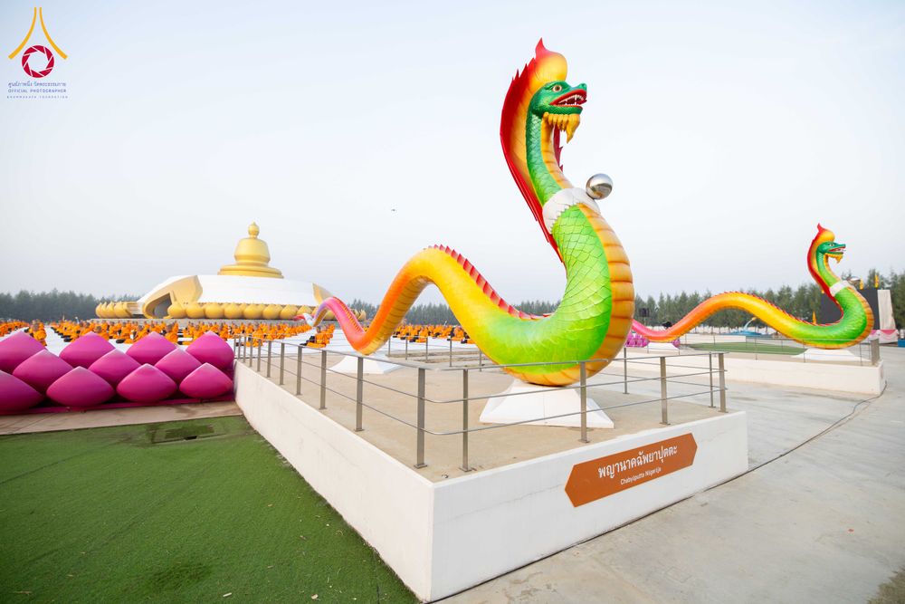 ภาพ No.299798:วันที่ 19 มกราคม พ.ศ.2569 พระธรรมยาตราปฏิบัติธรรมและถ่ายภาพหมู่ประวัติศาสตร์ ณ อนุสรณ์สถานลำดับที่ 5 สถานที่เผยแผ่วิชชาธรรมกายครั้งแรก  อนุสรณ์สถานบางปลาวัดบางปลา อ.บางเลน จ.นครปฐม ในโครงการธรรมยาตรา กตัญญูบูชา มหาปูชนียาจารย์ พระมงคลเทพมุนี(สด จนฺทสโร) 