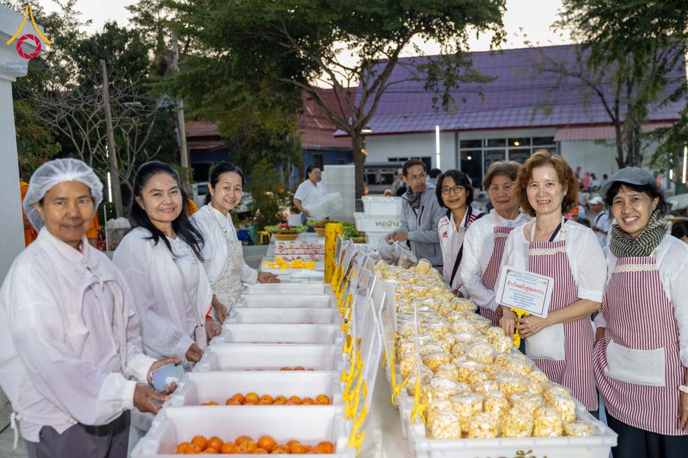 ภาพ No.293727:วันที่ 14 มกราคม พ.ศ. 2569  พิธีถวายภัตตาหารเป็นสังฆทาน แด่พระธรรมยาตรา  ณ วัดสองพี่น้อง ต.ต้นตาล อ.สองพี่น้อง จ.สุพรรณบุรี  ในโครงการธรรมยาตรา กตัญญูบูชา มหาปูชนียาจารย์  พระมงคลเทพมุนี(สด จนฺทสโร) พระผู้ปราบมาร  อนุสรณ์สถาน 7 แห่ง ปีที่ 14