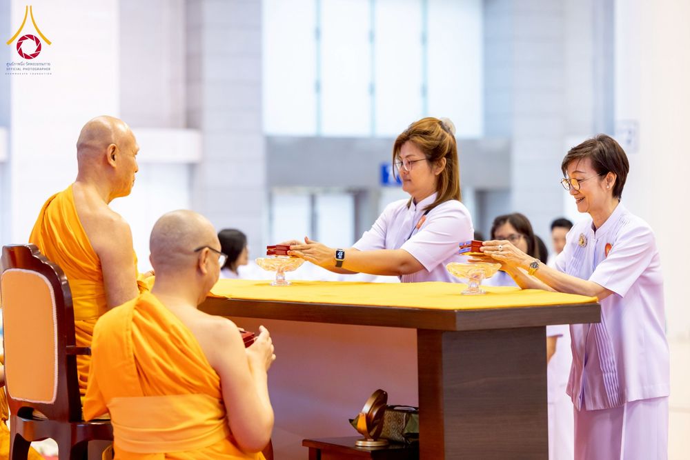 ภาพ No.264411:วันอาทิตย์ที่ 2 พฤศจิกายน พ.ศ. 2568 พิธีบูชาข้าวพระ ณ สภาธรรมกายสากล วัดพระธรรมกาย