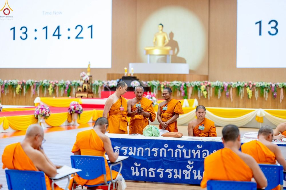 ภาพ No.249708:วันที่ 1 ตุลาคม พ.ศ. 2568 การสอบธรรมสนามหลวง นักธรรมชั้นตรี อำเภอคลองหลวง จังหวัดปทุมธานี ณ ห้องแก้วสารพัดนึก 2 วัดพระธรรมกาย