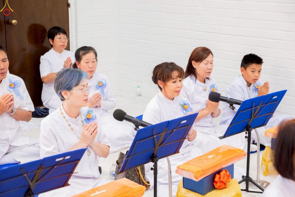 ภาพ No.252354:วันที่ 4-5 ตุลาคม พ.ศ. 2568  วัดพระธรรมกายแคลิฟอร์เนีย ประเทศสหรัฐอเมริกา ได้จัดพิธีตัดปอยผม โดยคณะสงฆ์ ญาติ ๆ และสาธุชน ให้กับนาคธรรมทายาท 8 ท่าน และได้จัดพิธีบรรพชา-อุปสมบท ฉลองพิธีทอดกฐินบรมจักรพรรดิ สร้างอุโบสถ 82 ปี บูชาธรรมหลวงพ่อธัมมชโย