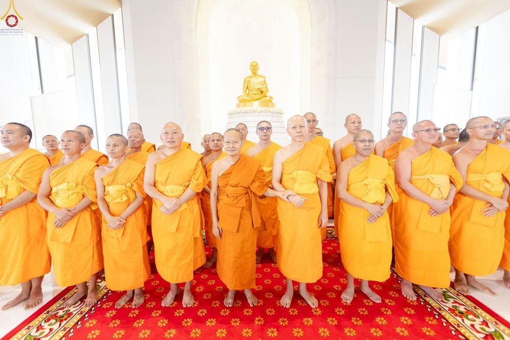 ภาพ No.239510:วันอาทิตย์ที่ 17 สิงหาคม พ.ศ. 2568 พิธีกดปุ่มอัญเชิญรูปเหมือน พระมงคลเทพมุนี (สด จันทสโร)  ณ มหาวิหารแก้วพระมงคลเทพมุนี  ศูนย์ปฏิบัติธรรมแก้วเมืองเลย