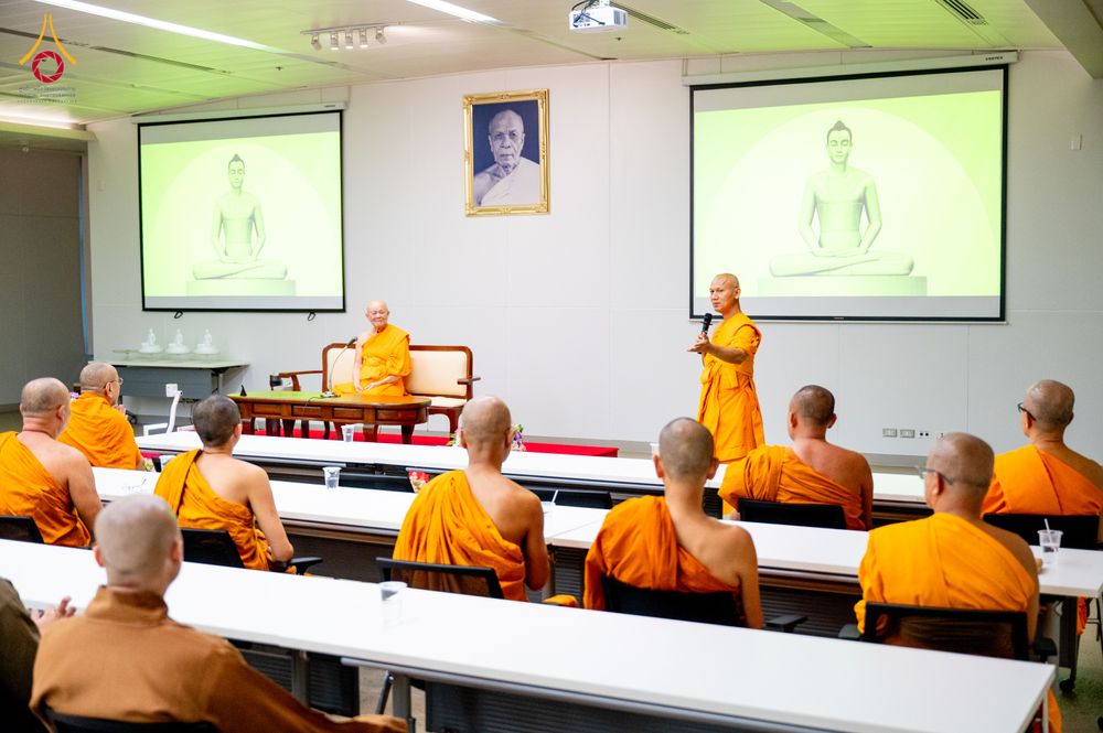 ภาพ No.324758:วันอังคารที่ 21 เมษายน พ.ศ.2569  หลวงพ่อทัตตชีโว รองเจ้าอาวาสวัดพระธรรมกาย ถวายการต้อนรับและปฏิสันถารคณะสงฆ์จากประเทศเวียดนาม