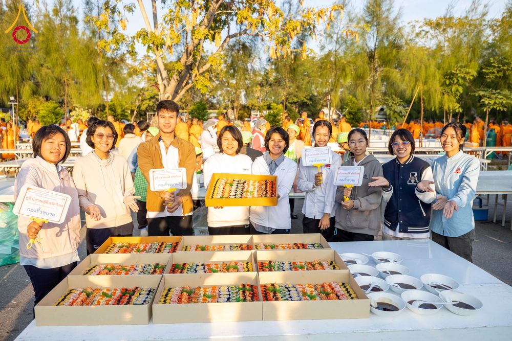 ภาพ No.292637:วันที่ 12 มกราคม พ.ศ. 2569 พิธีถวายภัตตาหารเป็นสังฆทาน แด่พระธรรมยาตรา ณ อนุสรณ์สถานมหาวิหารพระมงคลเทพมุนี (โลตัสแลนด์) อ.สองพี่น้อง จ.สุพรรณบุรี ในโครงการธรรมยาตรา กตัญญูบูชา มหาปูชนียาจารย์ พระมงคลเทพมุนี(สด จนฺทสโร) พระผู้ปราบมาร อนุสรณ์สถาน 7 แห่ง ปี