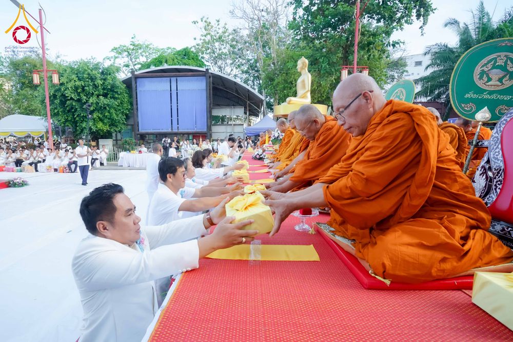 ภาพ No.313937:วันอาทิตย์ที่ 14 มีนาคม พ.ศ. 2569 ทำบุญเมืองหาดใหญ่ตักบาตรพระ 1,109 รูป เติมบุญใหญ่ หลังวิกฤตมหาอุทกภัย ณ ซุ้มประตูไชน่าทาวน์ ถนนศุภสารรังสรรค์ อ.หาดใหญ่ จ.สงขลา