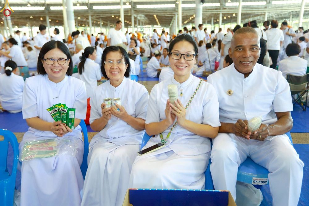 ภาพ No.263908:วันอาทิตย์ที่ 2 พฤศจิกายน พ.ศ. 2568 พิธีตักบาตรอาทิตย์ต้นเดือน ณ บ้านแก้วเรือนทองคุณยายฯ วัดพระธรรมกาย