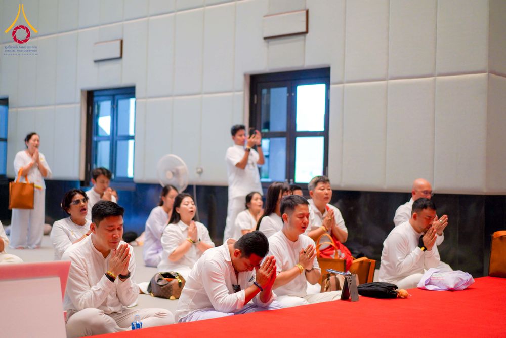 ภาพ No.327704:วันที่ 1-6 พฤษภาคม พ.ศ.2569 ต้อนรับชาวต่างชาติ พระภิกษุ คณะชาวเมียนมาร์  อุบาสิกาชาวอินเดีย เยี่ยมชมวัดพระธรรมกายและสักการะพระมหาธรรมกายเจดีย์