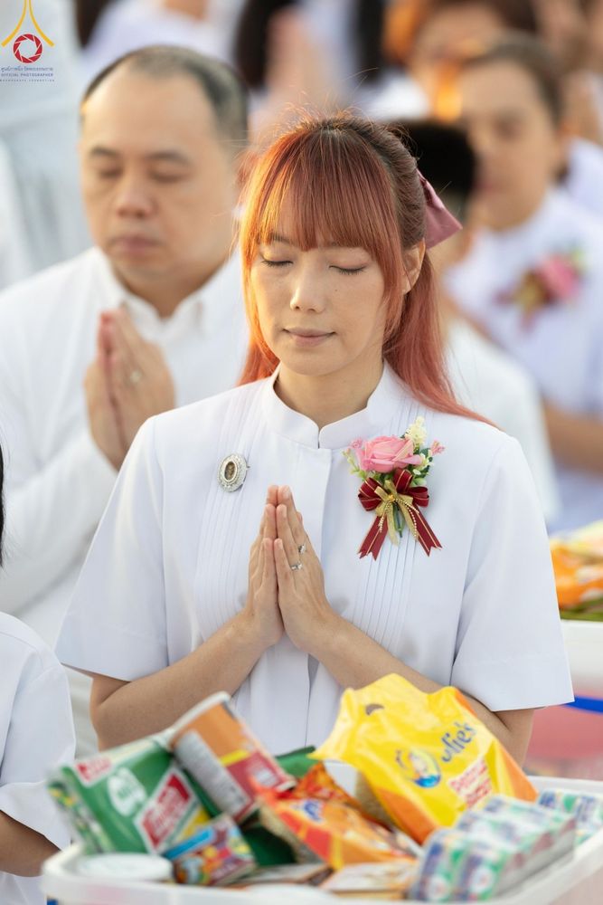 ภาพ No.187759:พิธีตักบาตรฉลองพระใหม่ ต้อนรับพุทธศักราช 2568 ณ ลานธรรมพระมหาธรรมกายเจดีย์ วัดพระธรรมกาย จ.ปทุมธานี วันที่ 1 มกราคม พ.ศ. 2568