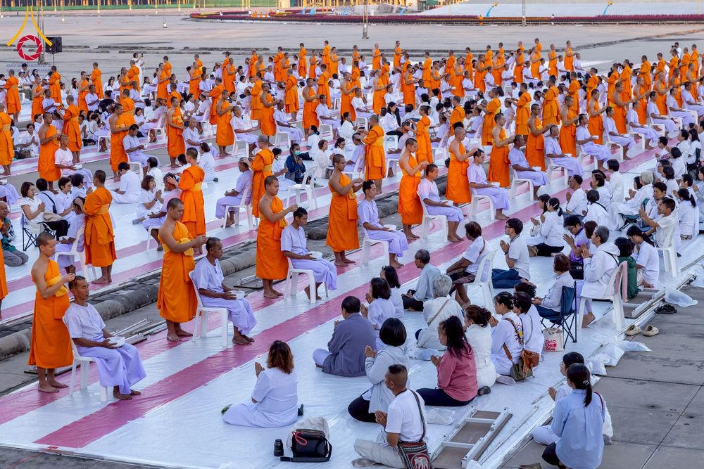 ภาพ No.274774:วันอาทิตย์ที่ 30 พฤศจิกายน พ.ศ. 2568 พิธีปลงผม โครงการอุปสมบทบูชาธรรมมหาปูชนียาจารย์ ปี 2568 ณ ลานธรรมพระมหาธรรมกายเจดีย์ ฝั่งทิศตะวันตก ระหว่างวิหารคดหมายเลข 8 และ 9 วัดพระธรรมกาย