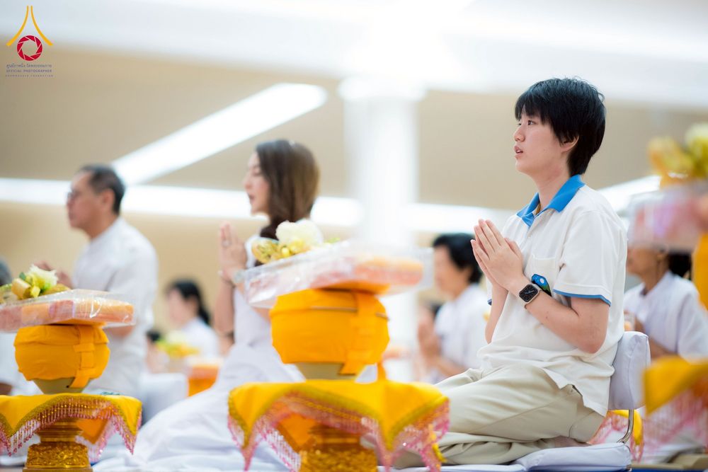 ภาพ No.270627:วันอาทิตย์ที่ 16 พฤศจิกายน พ.ศ. 2568 ถวายกองทุนโครงการอุปสมบทหมู่ 3,000 รูปทั่วไทย  รุ่นบูชาธรรมมหาปูชนียาจารย์ ณ ห้องแก้วสารพัดนึก 2 สภาธรรมกายสากล วัดพระธรรมกาย