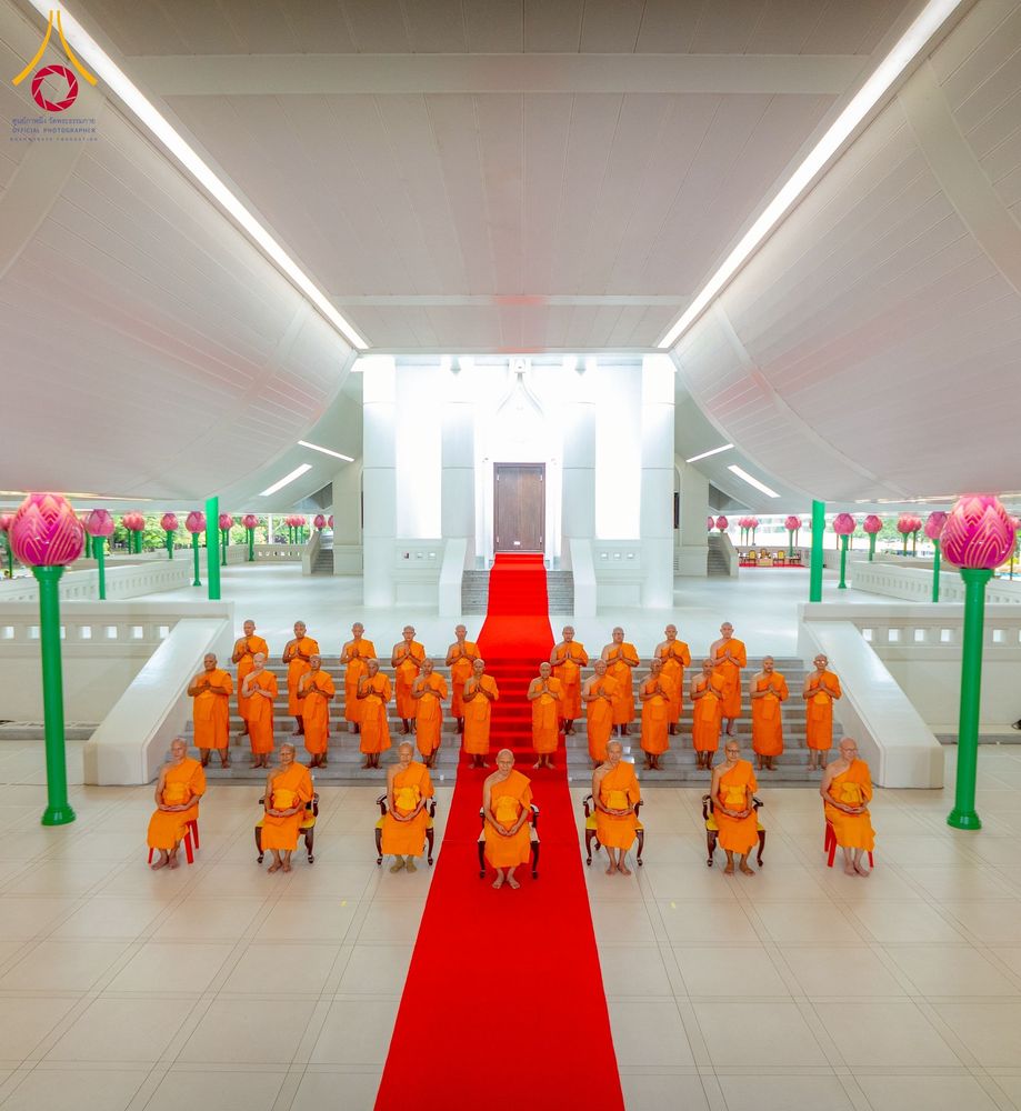 ภาพ No.244809:วันเสาร์ที่ 6 กันยายน พ.ศ. 2568 พิธีถวายบาตร บรรพชา อุปสมบทของนาคธรรมทายาท โครงการอุปสมบทหมู่บูชาธรรมครบรอบ 108 ปี  วันครูผู้ค้นพบวิชชาธรรมกาย ณ โบสถ์พระไตรปิฎก วัดพระธรรมกาย