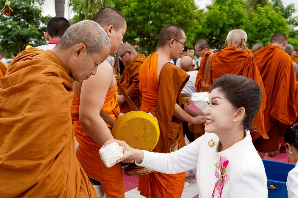 ภาพ No.229875:วันพฤหัสบดีที่ 26 มิถุนายน พ.ศ. 2568 พิธีตักบาตรพระ 1,165 รูป ฉลองก่อตั้งเมืองวานรนิวาส ครบรอบ 164 ปี ณ ถนนวานรนิวาส-อากาศอำนวย อ.วานรนิวาส จ.สกลนคร
