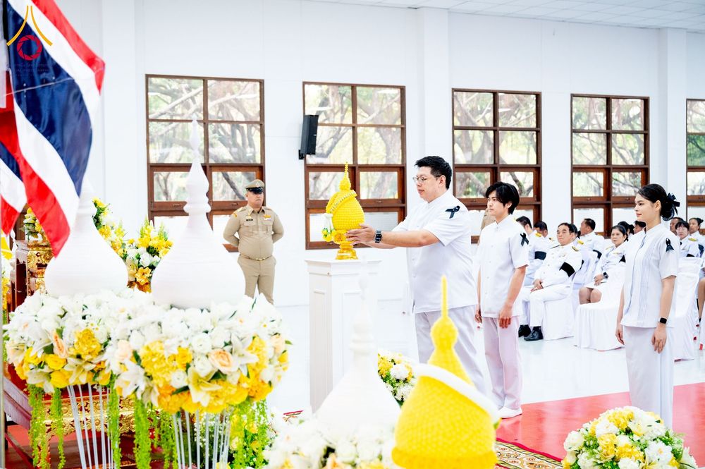 ภาพ No.276039:วันที่ 5 ธันวาคม พ.ศ. 2568 พสกนิกรอำเภอคลองหลวง พร้อมใจบำเพ็ญกุศลอุทิศถวาย “ในหลวงรัชกาลที่ 9” น้อมรำลึกในพระมหากรุณาธิคุณ เนื่องในวันคล้ายวันพระบรมราชสมภพ วันชาติ และวันพ่อแห่งชาติ ณ อาคารปลูกศรัทธา 2 วัดพระธรรมกาย อำเภอคลองหลวง จังหวัดปทุมธานี