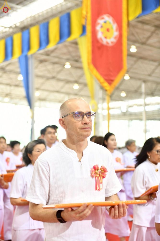 ภาพ No.251582:วันที่ 10 ตุลาคม พ.ศ. 2568 พิธีทอดผ้าป่าสมทบกฐินวัดพระธรรมกาย และสมทบกฐิน 30,000 กว่าวัดทั่วประเทศ ครั้งที่ 3 ณ สภาธรรมกายสากล วัดพระธรรมกาย