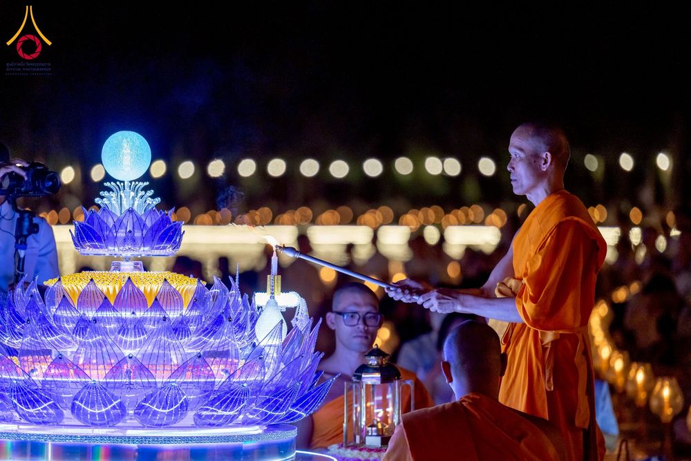 ภาพ No.266322:วันพุธที่ 5 พฤศจิกายน พ.ศ. 2568 (วันพระ ขึ้น 15 ค่ำ เดือน 12) พิธีลอยกระทงธรรม  ณ สระมหาเศรษฐีทะเลบุญ มหาวิหารพระมงคลเทพมุนี วัดพระธรรมกาย จ.ปทุมธานี
