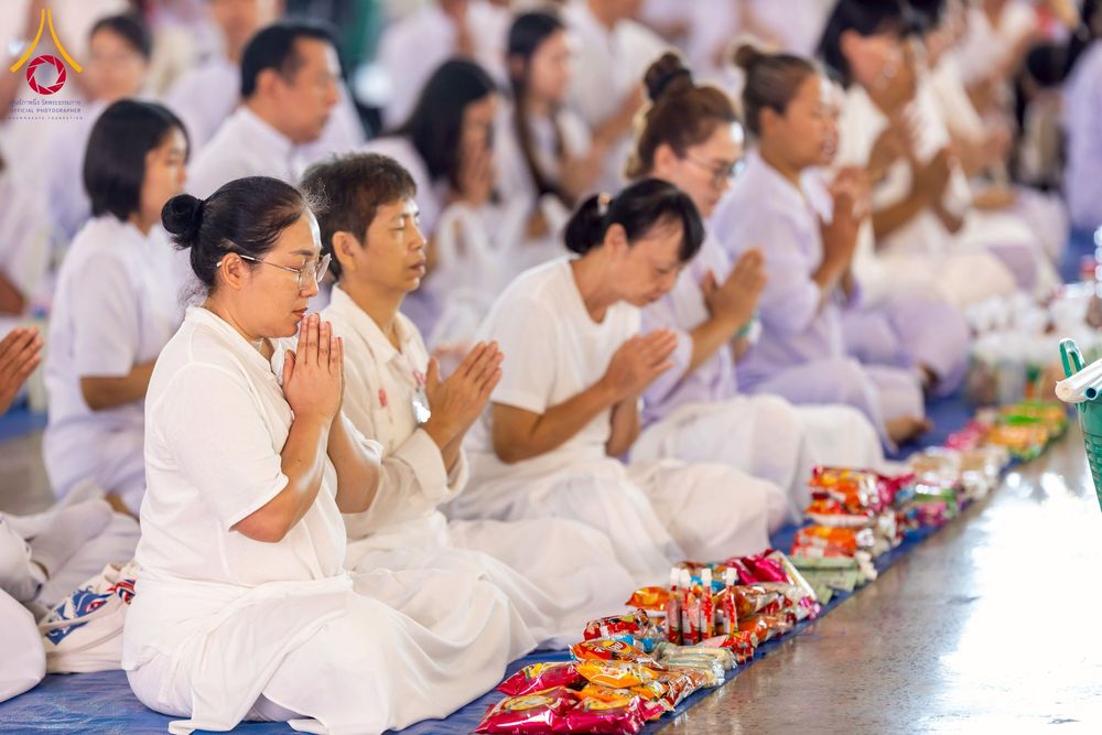 ภาพ No.256794:วันที่ 5 ตุลาคม พ.ศ. 2568 พิธีตักบาตร ข้าวสารอาหารแห้ง ณ บ้านแก้วเรือนทองคุณยายฯ สภาธรรมกายสากล วัดพระธรรมกาย