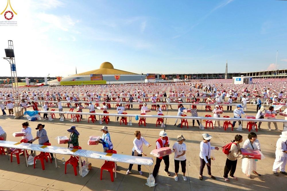 ภาพ No.218964:วันที่ 18-20 เมษายน พ.ศ. 2568 การเตรียมงานในลานธรรม , วิหารคด เพื่องานวันคุ้มครองโลก 22 เมษายน พศ. 2568