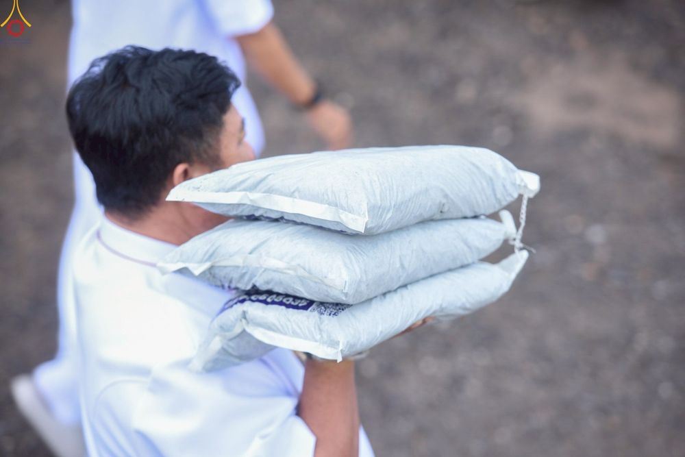 ภาพ No.246878:วันอาทิตย์ที่ 14 กันยายน พ.ศ. 2568 พิธีทอดผ้าป่า ซื้อดิน ปรับพื้นที่ลานธรรม  และพิธีกลั่นแผ่นดิน โปรยทราย สถาปนาองค์พระเจดีย์ เพื่อสร้างสันติภาพโลก  ณ ศูนย์ปฏิบัติธรรมสระบุรี อ.พระพุทธบาท จ.สระบุรี