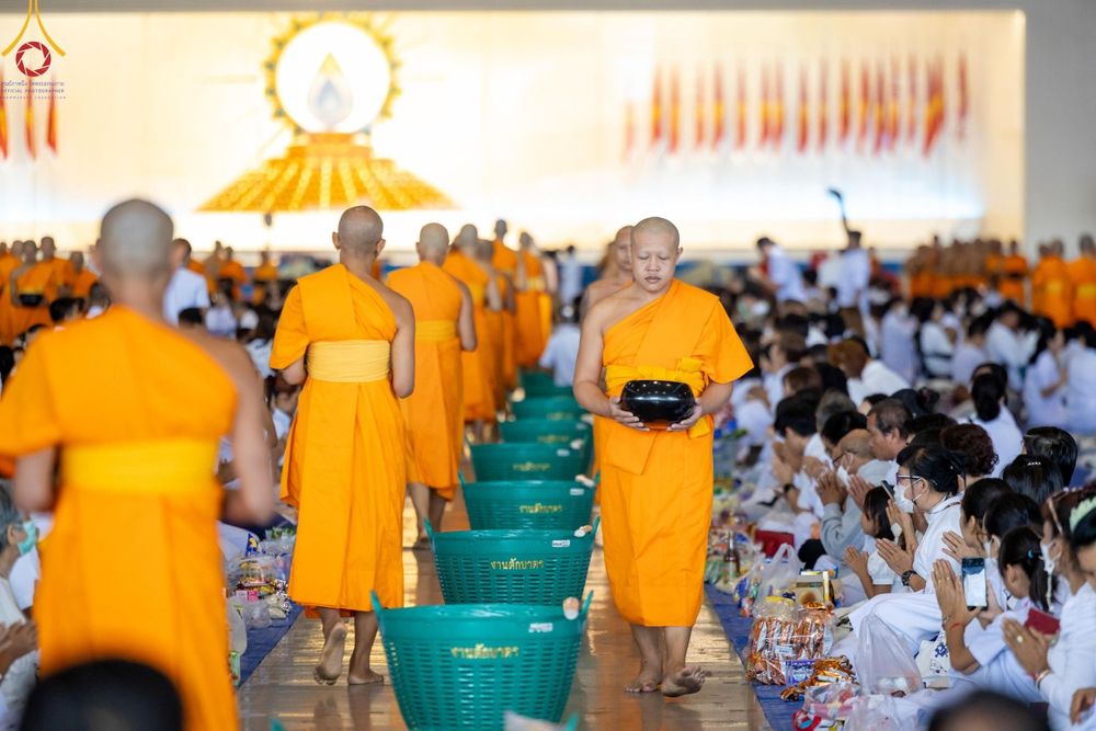 ภาพ No.137192:พิธีตักบาตร และปฏิบัติธรรม ในวันวิสาขบูชา วันพุธที่ 22 พฤษภาคม พ.ศ. 2567 ( วันพระขึ้น15 ค่ำ เดือน 6 ) ณ วัดพระธรรมกาย จ.ปทุมธานี
