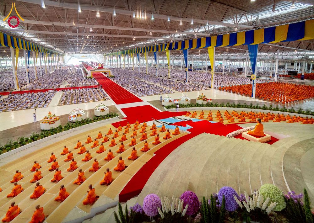 ภาพ No.264326:วันอาทิตย์ที่ 2 พฤศจิกายน พ.ศ. 2568 พิธีบูชาข้าวพระ ณ สภาธรรมกายสากล วัดพระธรรมกาย