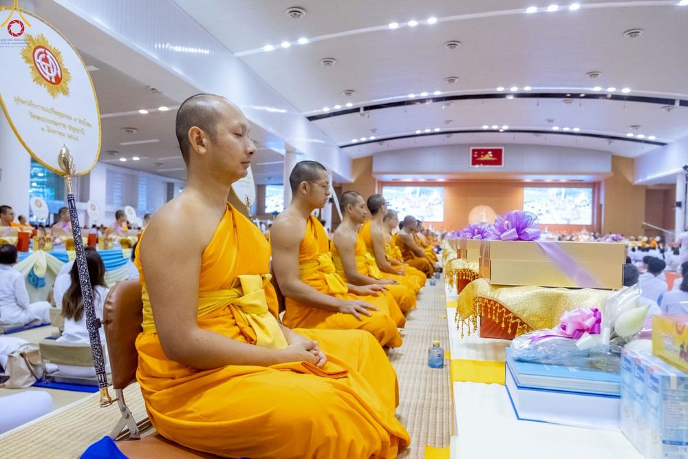 ภาพ No.236239:วันที่ 3 สิงหาคม พ.ศ. 2568 พิธีมุทิตาสักการะพระภิกษุ ผู้สอบได้เปรียญธรรม 9 ประโยค ระดับโลก ปีที่ 37, พิธีมอบโล่และทุนการศึกษา สำนักเรียนบาลีดีเด่นทั่วประเทศ ณ ห้องแก้วสารพัดนึก 1 วัดพระธรรมกาย