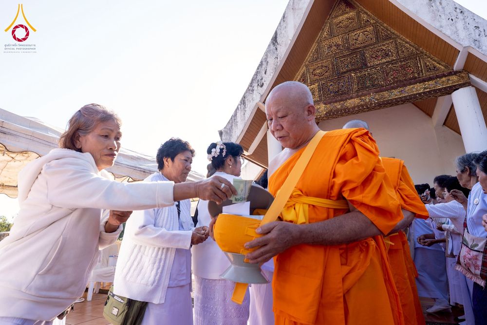 ภาพ No.275885:วันพุธที่ 3 ธันวาคม พ.ศ. 2568 พิธีบรรพชาอุปสมบท โครงการอุปสมบทบูชาธรรมมหาปูชนียาจารย์ ศูนย์อบรม : ศูนย์ส่งเสริมศีลธรรม จ.พะเยา ณ โบราณสถานพระธาตุจอมทอง และ โบสถ์กลางน้ำ วัดพระธาตุศรีโคมคำ อำเภอเมือง จังหวัดพะเยา