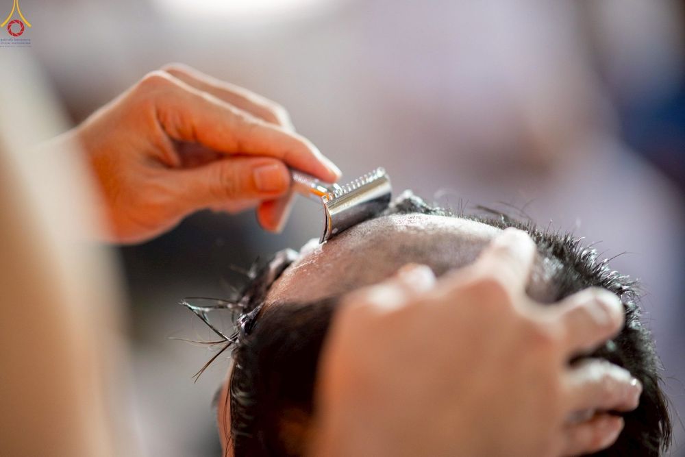 ภาพ No.228541:วันเสาร์ที่ 7 มิถุนายน พ.ศ. 2568 พิธีปลงผมโครงการอุปสมบทหมู่ธรรมทายาท ระดับอุดมศึกษา รุ่นที่ 52 ภาคฤดูฝน ณ วิหารคด 9 วัดพระธรรมกาย