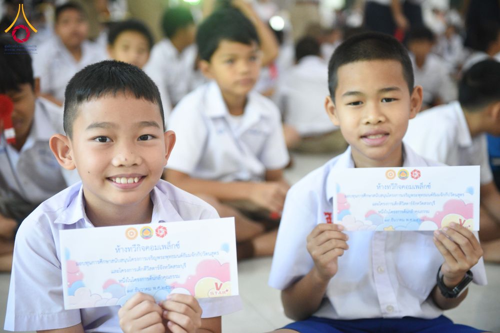 ภาพ No.282035:วันศุกร์ที่ 19 ธันวาคม พ.ศ. 2568 พิธีมอบโล่และใบประกาศเกียรติคุณ โครงการเจริญพระพุทธมนต์ธัมมจักกัปปวัตตนสูตร และวันรวมพลังเด็กดีV-Star ดาวแห่งความดี ผู้นำฟื้นฟูศีลธรรมโลกจังหวัดสระบุรี ณ ศูนย์ปฏิบัติธรรมสระบุรี