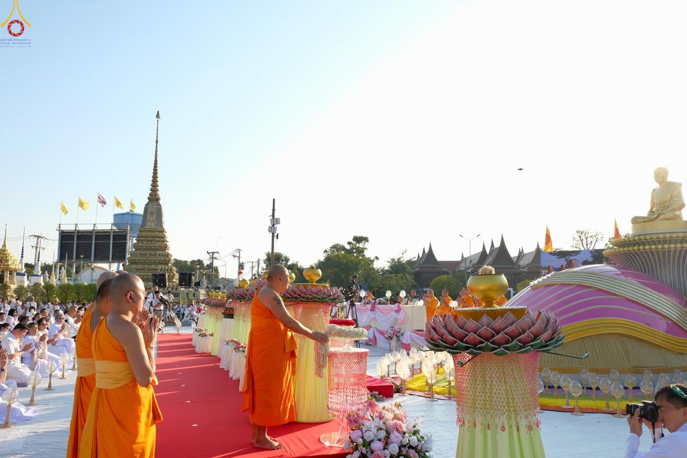 ภาพ No.293839:วันที่ 14 มกราคม พ.ศ. 2569 พิธีจุดประทีปถวายเป็นพุทธบูชา และบูชาธรรมมหาปูชนียาจารย์  ณ วัดสองพี่น้อง ต.ต้นตาล อ.สองพี่น้อง จ.สุพรรณบุรี ในโครงการธรรมยาตรา กตัญญูบูชา มหาปูชนียาจารย์ พระมงคลเทพมุนี(สด จนฺทสโร) พระผู้ปราบมาร อนุสรณ์สถาน 7 แห่ง ปีที่ 14